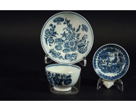 A SET OF SIX FIRST PERIOD WORCESTER BLUE AND WHITE TEA BOWLS AND SAUCERS each printed with floral sprays and butterflies, tog