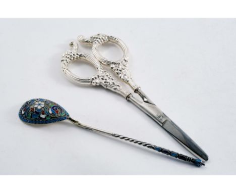 A LATE 19TH / EARLY 20TH CENTURY RUSSIAN SILVERGILT & CLOISONNE ENAMELLED LEMON TEA SPOON and a pair of modern mounted steel 