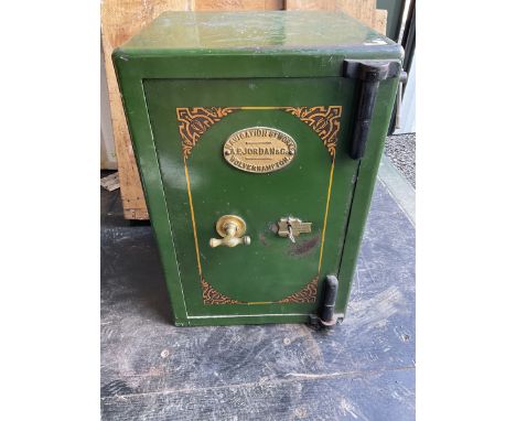 Antique Vintage Cast Iron Safe by A. P. Jordan &amp; Co. of Wolverhampton, with key - THIS LOT IS TO BE COLLECTED BY APPOINTM