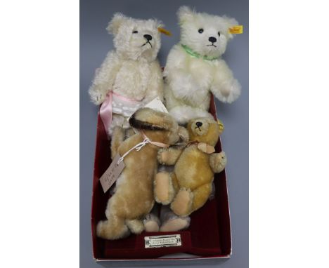 Five Steiff bears/animals