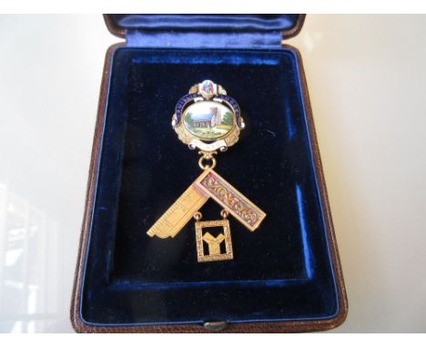 15ct Gold Masonic jewel with enamel panel of Ruislip Lodge