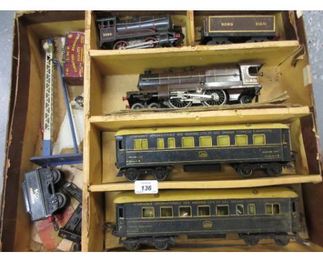 Hornby 0 gauge Riviera Blue clockwork trainset including two carriages in original box (box a/f) together with a tin plate go