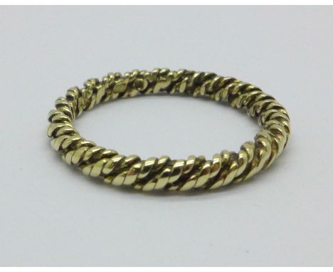 A 9ct gold rope twist ring, 1.9g, K 
