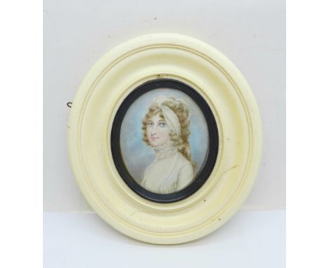 A Georgian portrait miniature in an oval ivory frame, miniature 5.5cm wide, frame a/f 