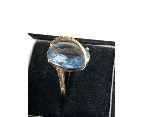 10ct Gold blue gemstone cocktail ring,  ring size approx r/s 