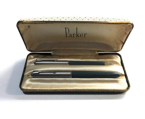 Vintage Parker 51 pen set boxed pen has engraved initials 
