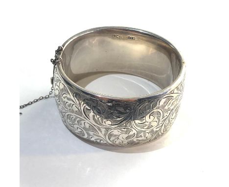 Vintage silver cuff bangle measures approx 31mm wide 