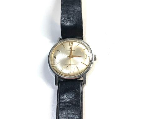 Vintage gents Zenith wristwatch in working order but no warranty given 