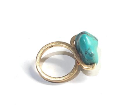 18ct gold turquoise spinning ring, approximate ring size K, approximate weight 7.4g, this piece is in good overall vintage co