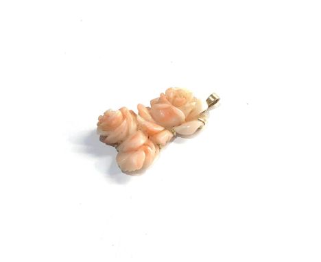 Vintage 14ct carved coral pendant measures approx 34mm by 21mm 