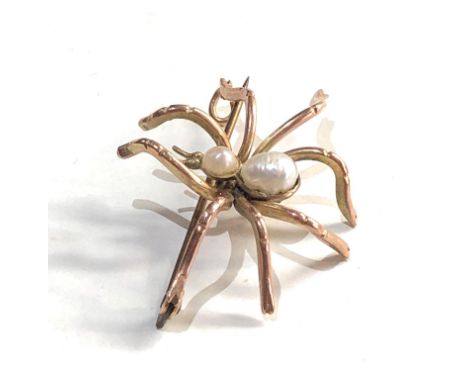Vintage 9ct gold and fresh water pearl set spider broochmeasures approx 37mm by 27mm 