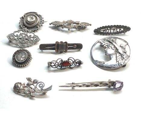 Selection of vintage silver brooches 