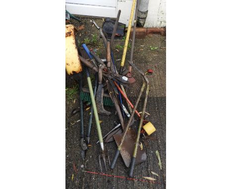 Quantity of Garden Tools 