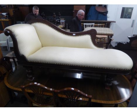 A VICTORIAN MAHOGANY  CHAISE LONGUE, WITH SHEW-WOOD SCROLL BACK AND SINGLE SCROLL END, UPHOLSTERED AND COVERED IN PALE GOLD T