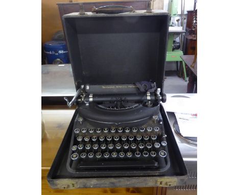 REMINGTON 'NOISELESS' PRE-WAR MANUAL PORTABLE TYPEWRITER 