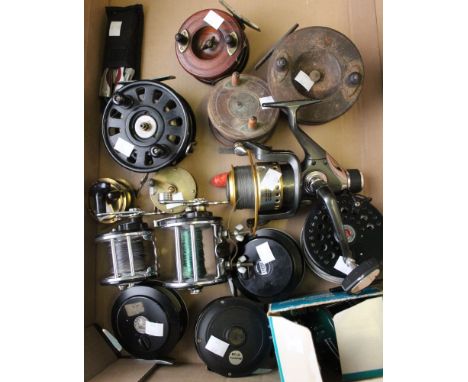 A box containing a selection of vintage fly reels, boat reels wooden and brass and a fisherman's multi-tool in original case&