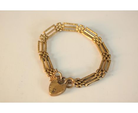 A 9ct rose gold Victorian engraved gate link bracelet charm bracelet with heart padlock. Hallmarked: CBD for Charles Daniel B