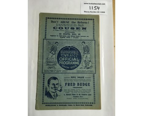 27/28 Huddersfield Town v Sunderland Football Programme: No team changes and in very good condition. Light fold and tiny tear