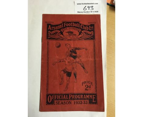 32/33 Arsenal v Derby County Football Programme: Very good condition League match dated 8 10 1932. No writing but light fold.