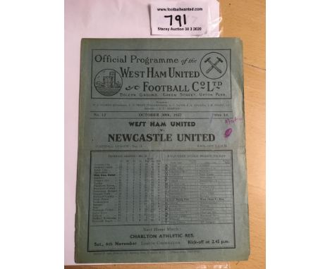 37/38 West Ham  v Newcastle United Football Programme: Dated 30 10 1937 in good condition with no team changes. Light fold an