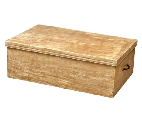 A large Victorian pine trunk. 95x63x32cm 