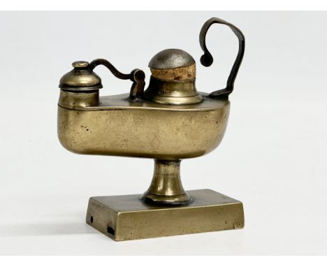 A Late 19th/Early 20th Century ‘Roman Lamp’ table lighter. 9.5x10cm 