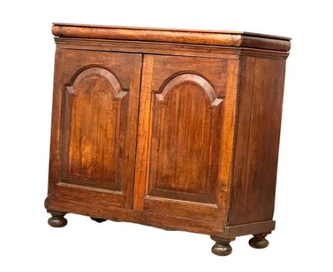 An 18th century George III mahogany side cabinet with hidden drawer and multi interior drawers. Circa 1760-1780. 109x50x104cm