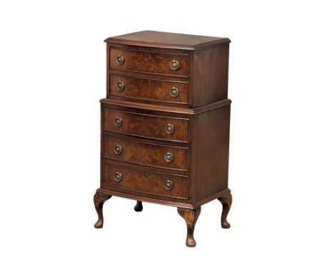 A small Georgian style chest of drawers. 43.5x32x78cm 
