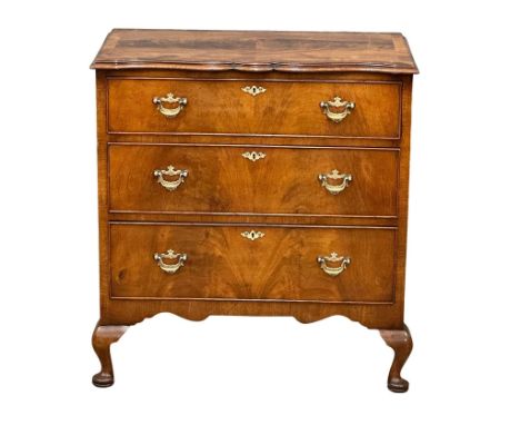 An Early 20th Century George I style walnut chest of drawers. 1930. 84x46x90cm 