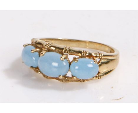 9 carat gold ring set with three lavender jade stones, 3.6g