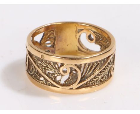 Yellow metal ring of floral design, ring size N weight 4.7 grams&nbsp;