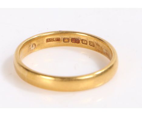 22 carat gold wedding band, ring size S 1/2, 5.2g