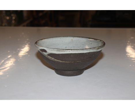 Janet Leach, Studio Pottery bowl, impress marks, 14.5cm dia. 7cm high