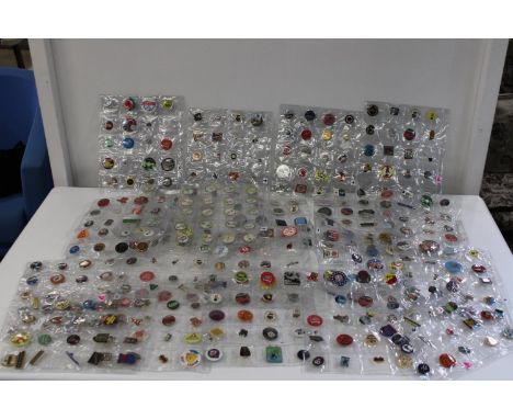 A job lot of vintage badges 