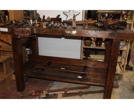 A vintage wood working bench with a Parkinson vice (tools on top not included) collection only 1.38 meters long x 82cm tall x