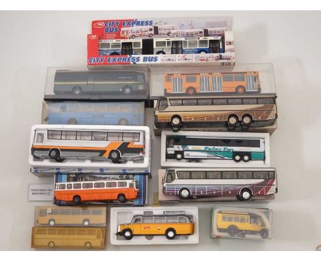 A group of mixed scale European and American outline diecast buses and coaches by CORGI, CONRAD, NZG and others - VG in G/VG 