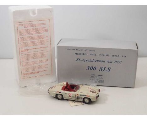 A CMC M-030 1/24 scale diecast Mercedes Benz 1956-57 300 SLS SL Special Version 1957 race car, with original tag - VG/E in VG