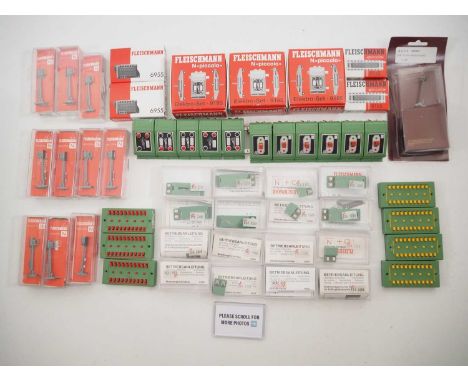 A large group of FLEISCHMANN N gauge colour light signals, switches and other accessories, mostly boxed - VG in G/VG boxes wh