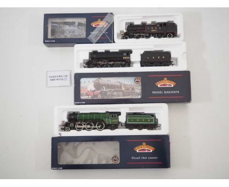 A group of BACHMANN OO gauge steam locomotives in LNER black and green liveries - VG in G/VG boxes (3)