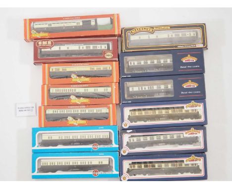 A group of OO gauge passenger coaches by HORNBY, BACHMANN and others, all GWR examples - VG in G/VG boxes (13)