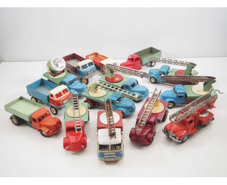 A tray of vintage tinplate and plastic lorries mostly Eastern European/Czechoslovakian - F/G (unboxed) (14)