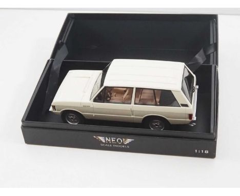 A NEO 1:18 scale diecast Range Rover in the rarer white colour in black display box with slight dent to the long front edge -