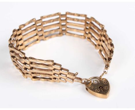 A 9ct gold gate bracelet on a 9ct gold heart shaped padlock clasp, total weight 10.8g, length 17.7cm, with a case.