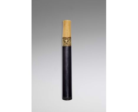 KISERUZUTSU (ETUI À PIPE) EN BOIS ET BOIS DE CERFFin du XIXe siècleA WOOD AND STAG-ANTLER KISERUZUTSU (PIPE CASE)Late 19th ce