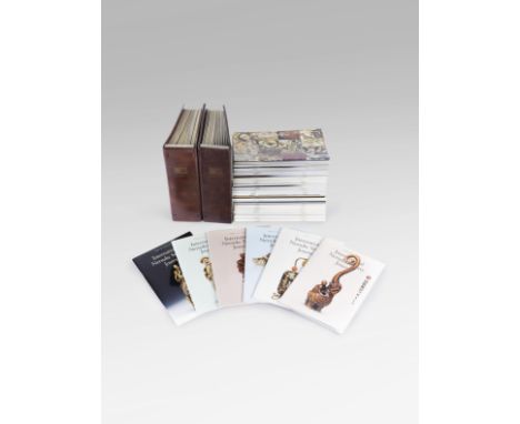 GRAND ENSEMBLE DE PUBLICATIONS DE LA 'INTERNATIONAL NETSUKE COLLECTORS SOCIETY' ET DE LA 'INTERNATIONAL NETSUKE SOCIETY'A LAR