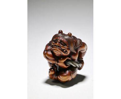 NETSUKE EN BOIS REPRÉSENTANT UN ONI TENANT UNE CORDE EN MÉTALXVIIIe siècleA WOOD NETSUKE OF AN ONI (DEMON) HOLDING A METAL CO