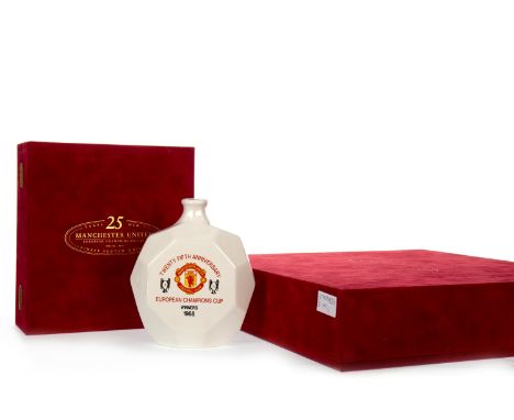 MANCHESTER UNITED EUROPEAN CHAMPIONS 1967/68 MINIATURE SETBlended Scotch WhiskyReleased to celebrate the 25th annivsary of Ma