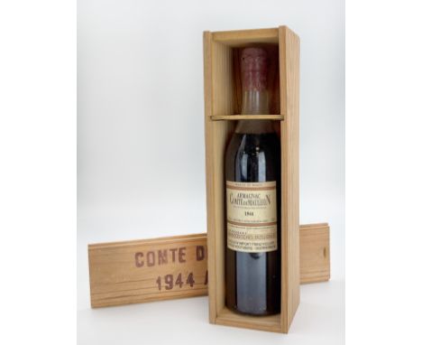 1 Flasche Armagnac Comte De Mauleon. 1944Französisches Erzeugnis. 40% vol. 0,7 l. In Original-Holzbox. Im klimatisierten Wein