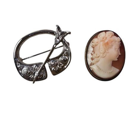 COLLECTION OF VINTAGE COSTUME JEWELLERY, including a photographic portrait brooch, silver and hard stone brooch in the form o