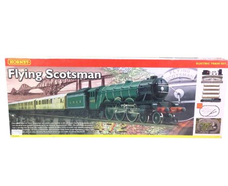 HORNBY FLYING SCOTSMAN TRAIN SET, ALONG WITH FURTHER MODEL TRAINS including a part Lima set, a vintage Palitoy set and some t